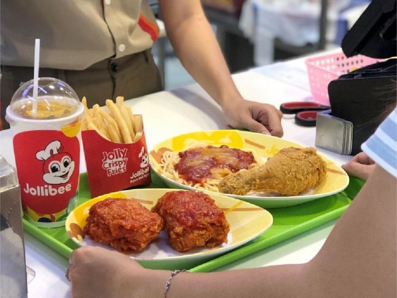 Sốt cay bao lấy da gà, ăn không quá mức hít hà nhưng sẽ cực kì bắt vị, sốt cay thơm và đậm đà.﻿ ﻿