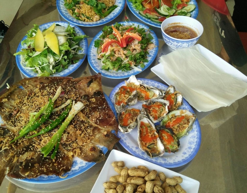 Năm Đảnh, quán hải sản tươi, giá rẻ và nổi tiếng nhất nhì Đà Nẵng