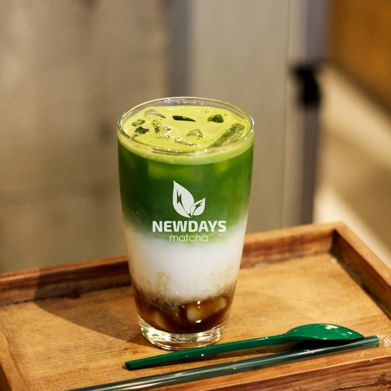 Matcha đựng trong ly sứ