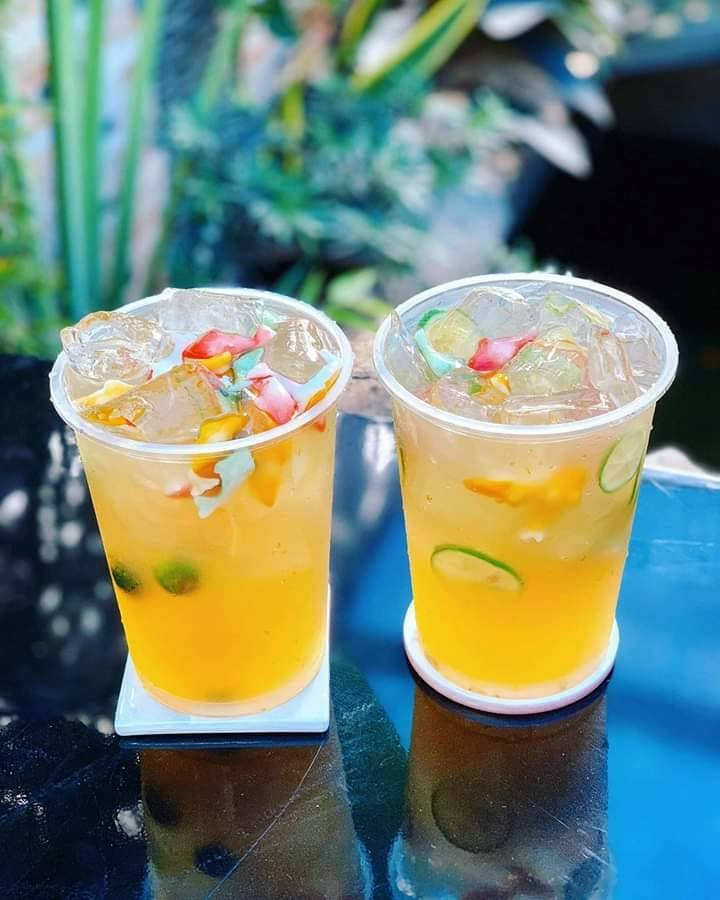 ﻿LongTea còn có gian hàng trên Now, Foody và nhiều ứng dụng, bạn chỉ cần ngồi nhà oder thôi là sẽ có trà chanh ship đến tận cửa