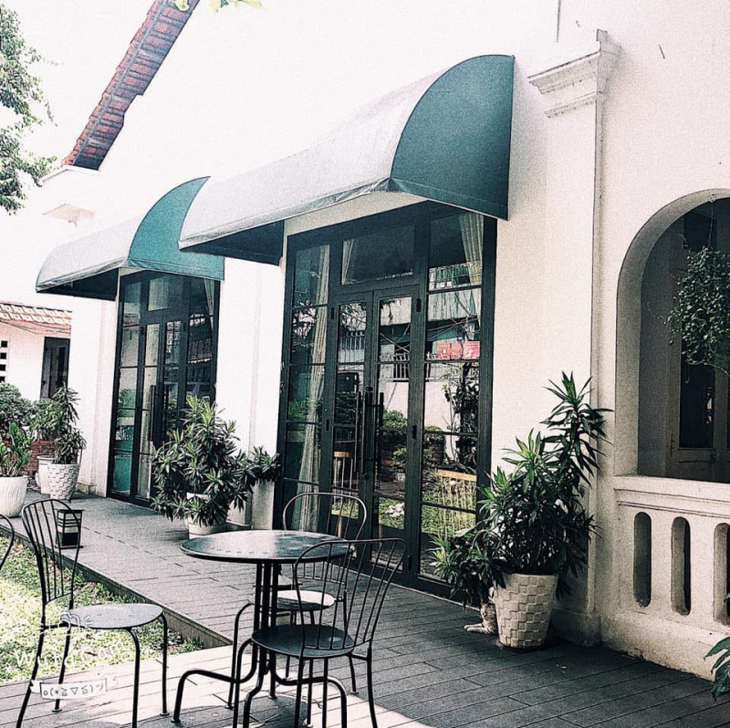 Camila Tea & Coffee là một quán trà có không gian sân vườn hiếm có ở trung tâm Sài Gòn