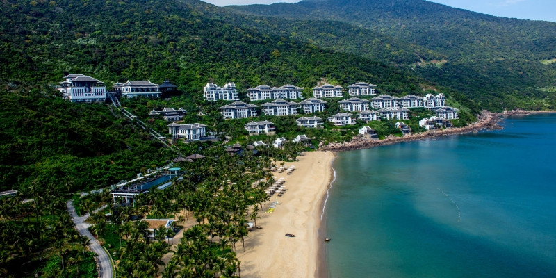 Mỗi phòng tại InterContinental Danang Sun Peninsula Resort đều hướng ra biển