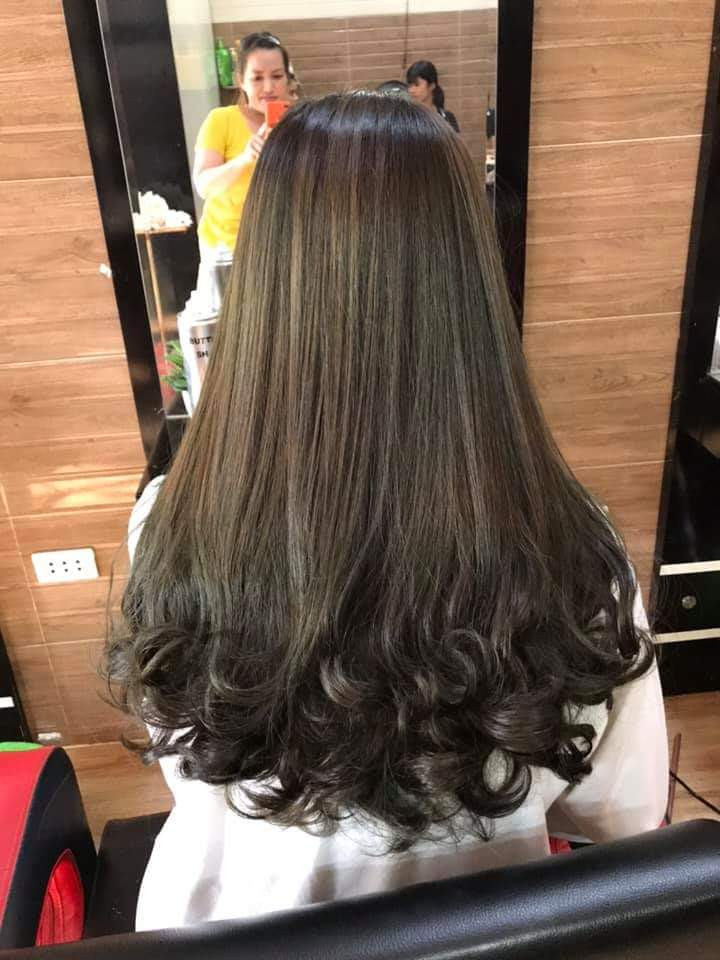 Mẫu tóc dài tại Salon