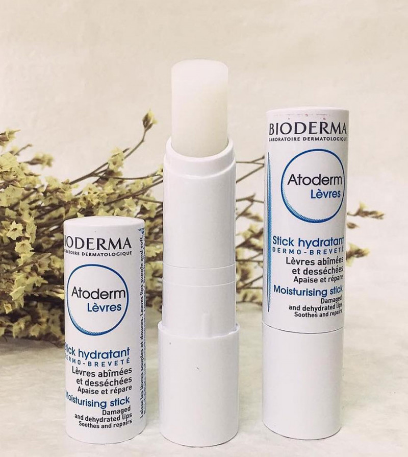 Đây là cây son dưỡng không màu Bioderma Atoderm Lèvres Moisturising Stick nổi tiếng với những thành phần từ thiên nhiên và lành tính khi sử dụng