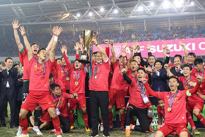 HLV Park Hang Seo cùng ĐTVN vô địch AFF Cup