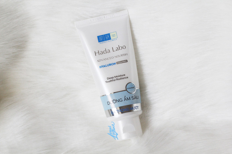 Sửa rửa măt Hada Labo Advanced Nourish Hyaluron Cleanser có độ pH 5.5 và lớp màng Lipid an toàn cho da khô
