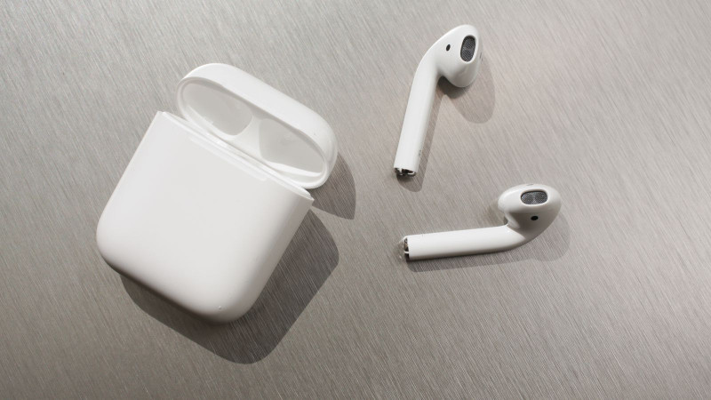 Apple AirPods – Giá: 4.990.000 VND