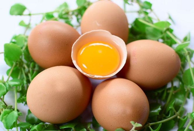 Người cao huyết áp nên ăn ít trứng