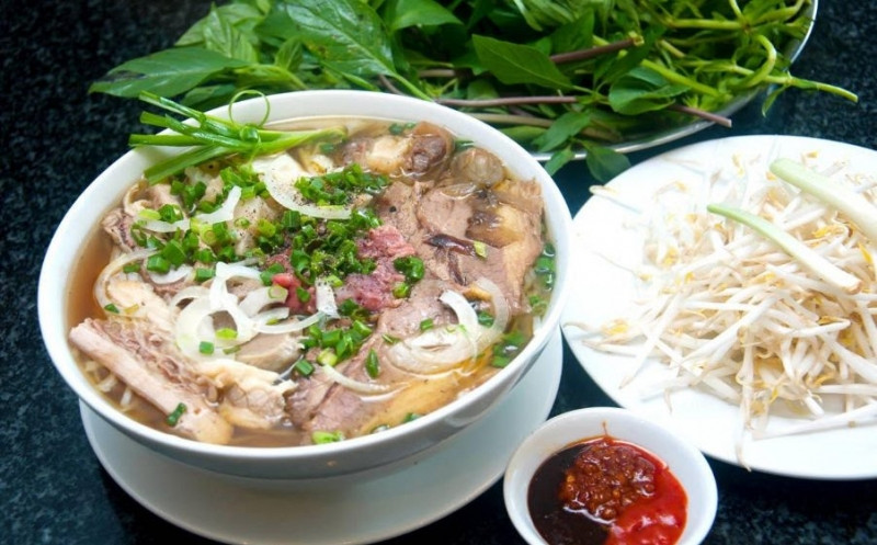 Tô phở tại Quán phở 323 - Cửa Đại