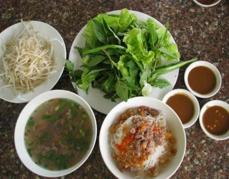 Bát phở 2 tô thơm ngon, độc đáo