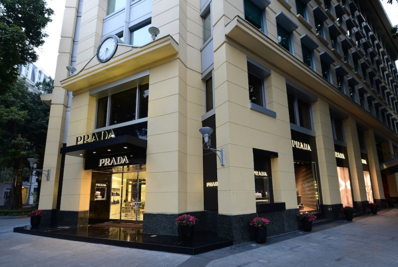 Cửa hàng đầu tiên của Prada tại Việt Nam.