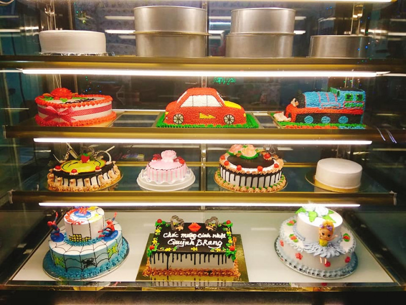 Nhiều mẫu bánh tại Quỳnh Trang Bakery cho khách hàng lựa chọn