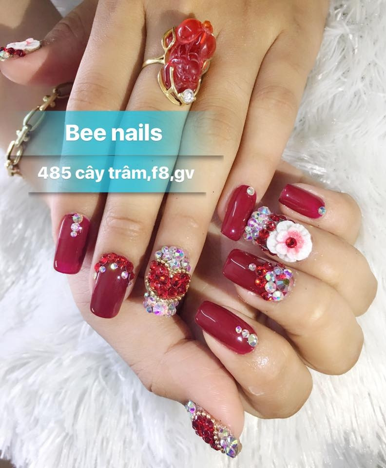 Bộ móng đính đá tại Bee nails