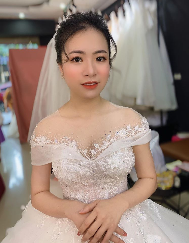 Cao Hong Ngoc makeup