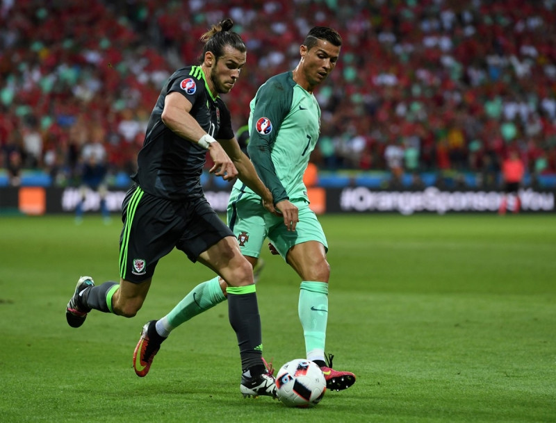 Ronaldo đang đuổi theo Bale