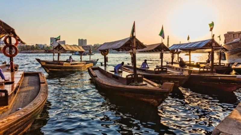 Đi thuyền gỗ dọc lạch Dubai