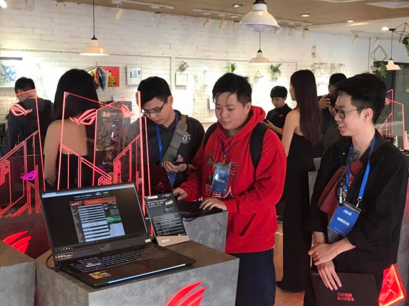 …là một trong những điểm bảo hành laptop ASUS uy tín tại Hà Nội