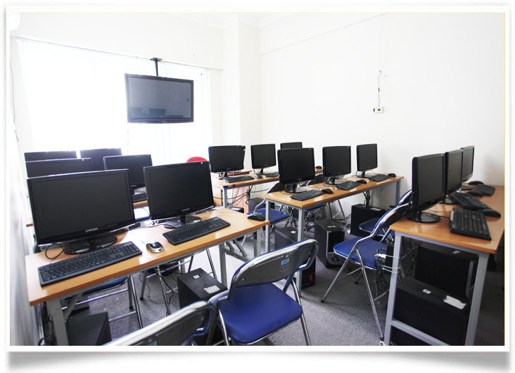 Hệ thống máy tính và cơ sở vật chất phục vụ cho học viên tại VnSkills Multimedia