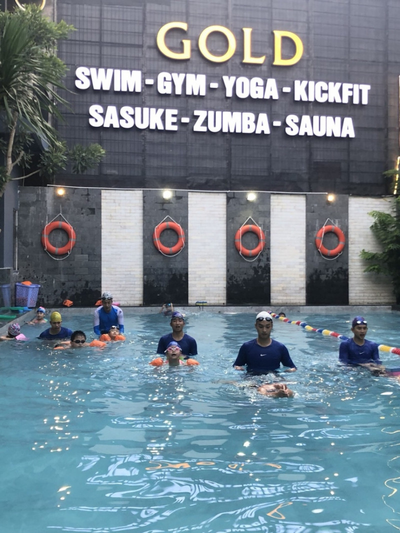 Trung tâm dạy bơi Gold Swim thuộc công ty cổ phần giáo dục thể thao Gold Swim, là cơ sở đào tạo bơi lội có tiếng tại Đà Nẵng.