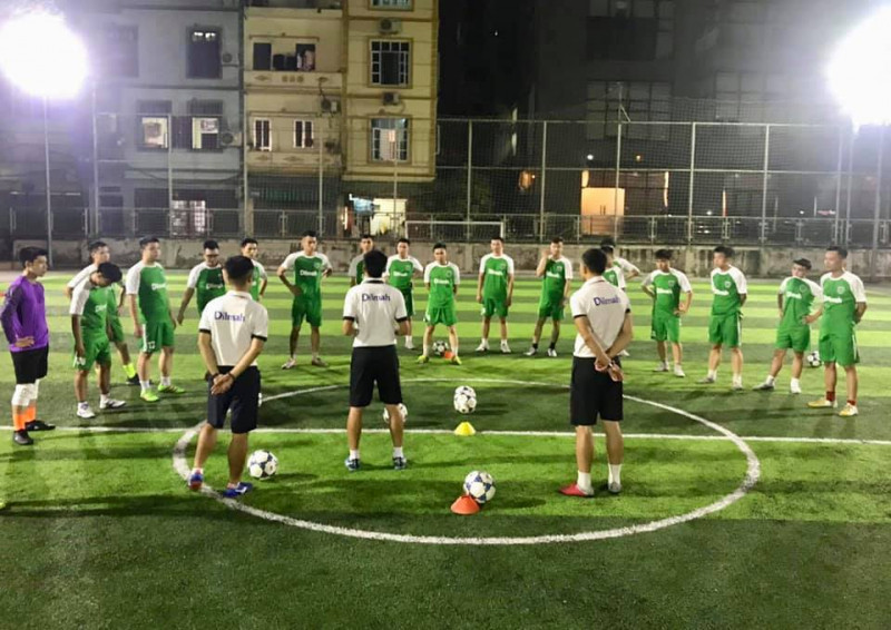 Nếu bạn có đam mê mà chưa biết làm thế nào để nâng cao kỹ năng chơi bóng, hãy đến với lớp bóng đá người lớn của Học viện Trà Dilmah - Hà Đông
