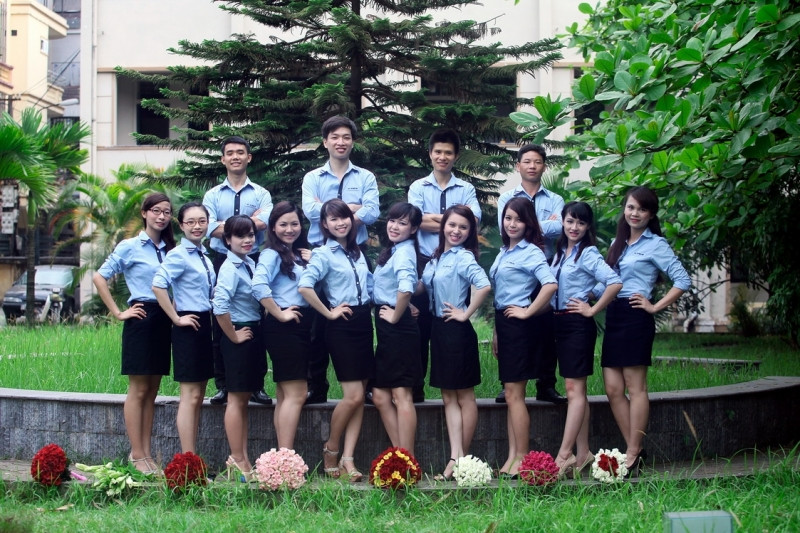 Sinh viên Ngoại Giao duyên dáng trong đồng phục trường.