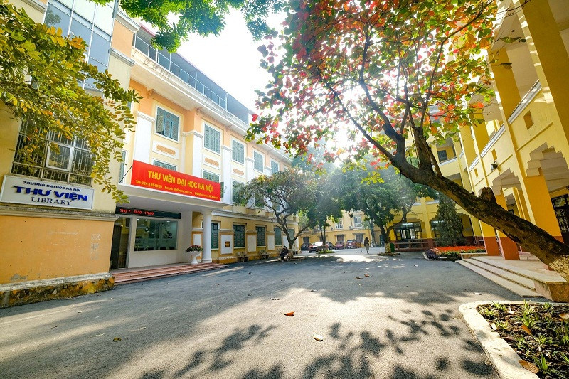 Một góc đẹp như mơ của trường Đại học Hà Nội