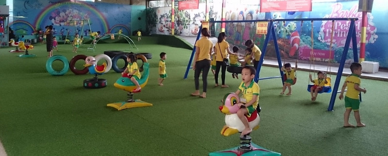 Trẻ được vui chơi trong một không gian rộng rãi