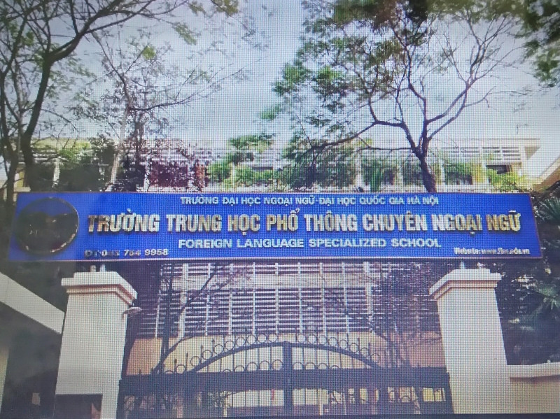 Trường THPT chuyên Ngoại ngữ tại đường Phạm Văn Đồng, Dịch Vọng Hậu, Cầu Giấy, Hà Nội