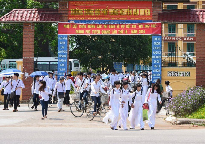 Trường THPT Nguyễn Văn Huyên