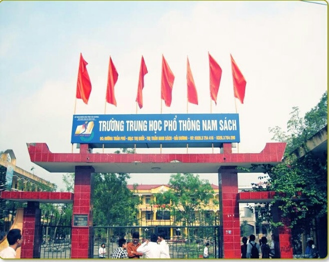 Trường THPT Nam Sách tại địa chỉ 151, đường Trần Phú, Thị trấn Nam Sách, Nam Sách