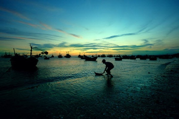 Đón bình minh trên bãi biển Thuận An