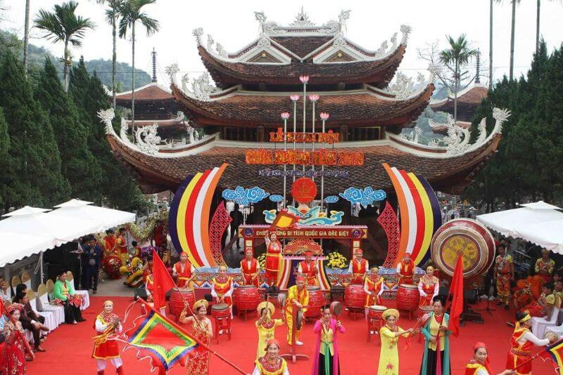 Lễ hội chùa Hương - Hà Nội