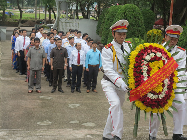 Bài viếng nghĩa trang liệt sỹ nhân ngày 27-7 (số 5)