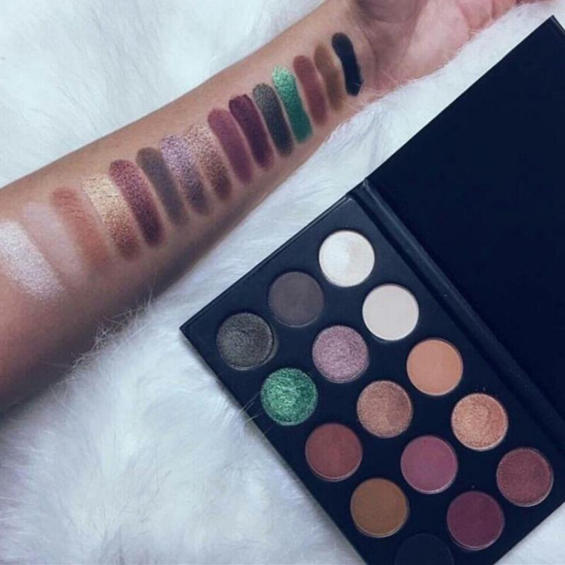 Phấn mắt Morphe x Kathleenlights palette có giá khoảng 500.000 đồng