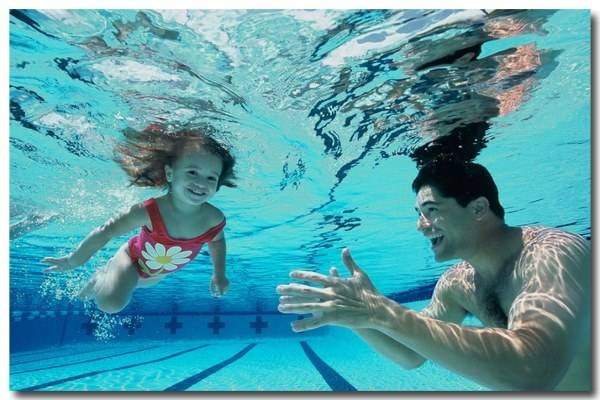 Kỹ năng bơi lội là kỹ năng quan trọng cha mẹ nên dạy cho con