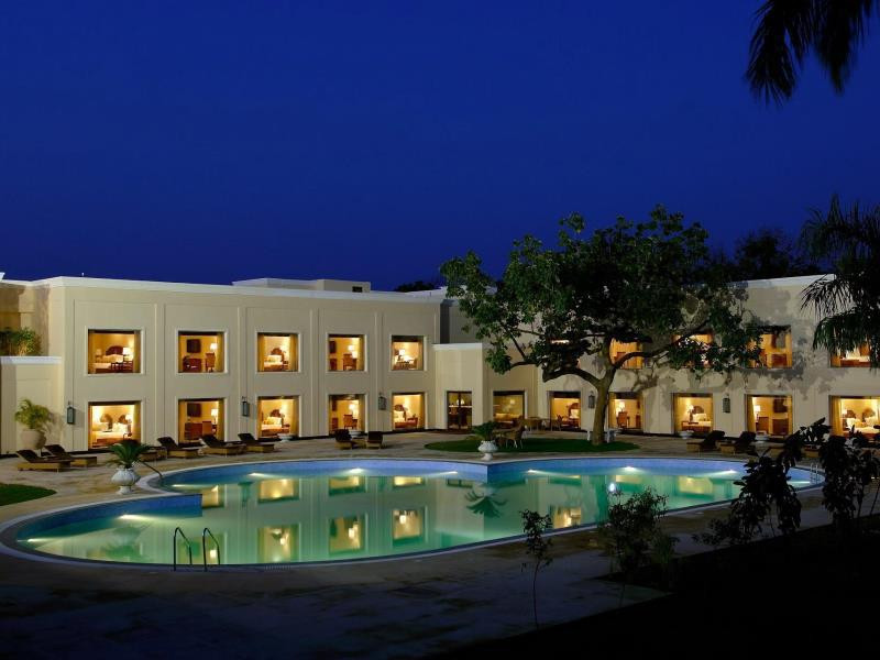Bể bơi của khách sạn Lalit Temple View Khajuraho, Ấn Độ