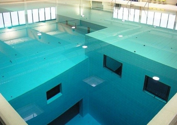 Nemo 33 với độ sâu 33m, nằm tại thành phố Brussels của nước Bỉ