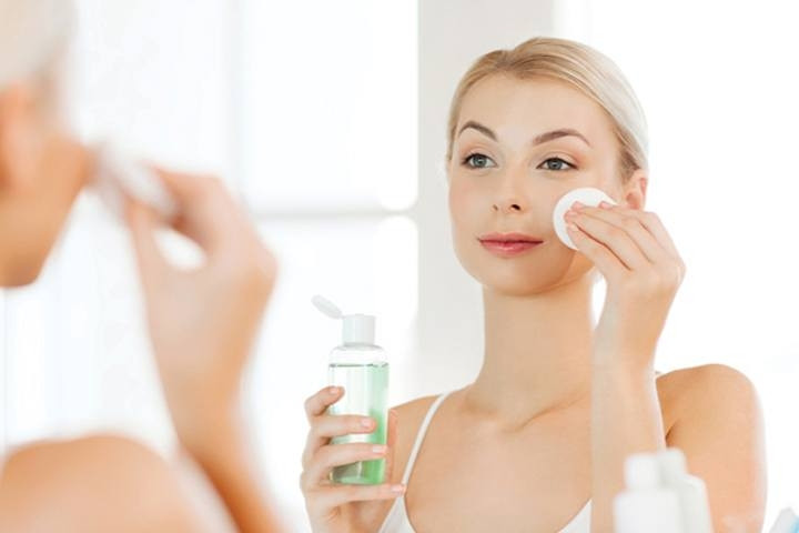 Tránh việc sử dụng toner có cồn gây tổn hại da.