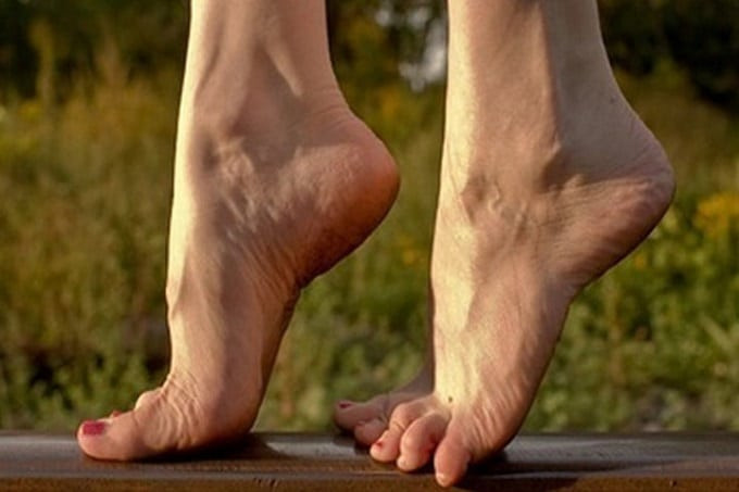 Động tác kiễng chân là động tác rất dễ thực hiện và rất hiệu quả để giúp bắp chân thon nhỏ