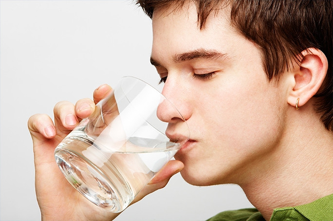 Nước giúp đào thải độc tố ra bên ngoài, thúc đẩy nhanh quá trình phát triển của cơ thể.