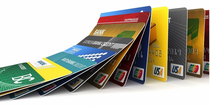 Bạn cần chú ý phí chuyển đổi khi sử dụng thẻ tín dụng ở nước ngoài