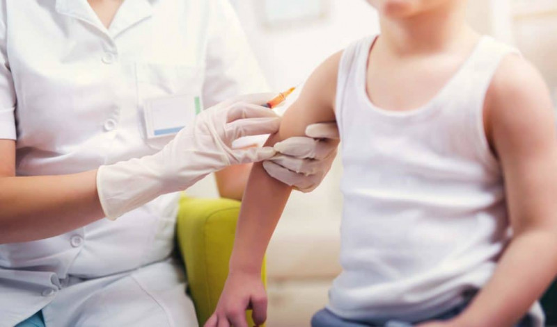 Tiêm vắc xin đầy đủ và đúng lịch