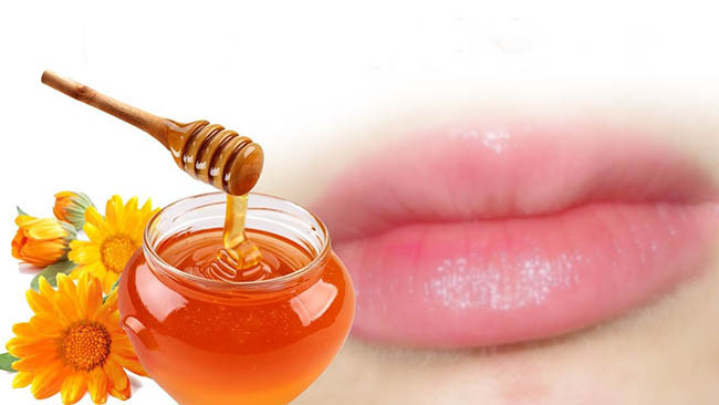Mật ong có tác dụng dưỡng ẩm và chữa trị chứng nẻ môi mùa đông cực tốt.