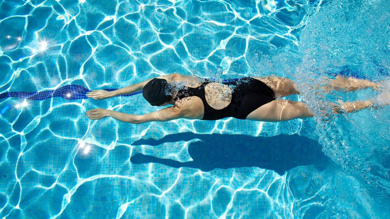 Chắc chắn bơi lội là một thể thao không thể thiếu nếu bạn muốn bắp chân thon gọn