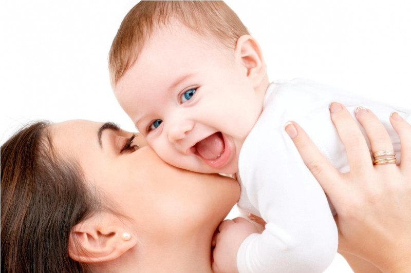 Mối gắn kết tình cảm giữa mẹ và bé, tạo ra một chu kỳ tích cực hỗ trợ việc nuôi con bằng sữa mẹ.