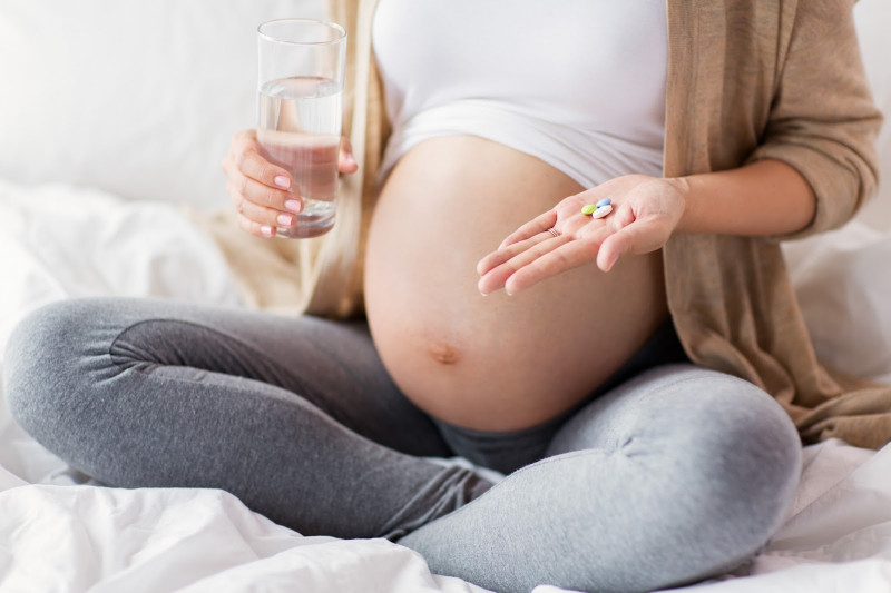 Trong quá trình mang thai và cho con bú, sử dụng thuốc phải theo hướng dẫn của thầy thuốc