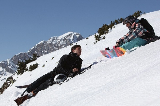 Hình ảnh Kim trượt tuyết trong phim Chalet Girl