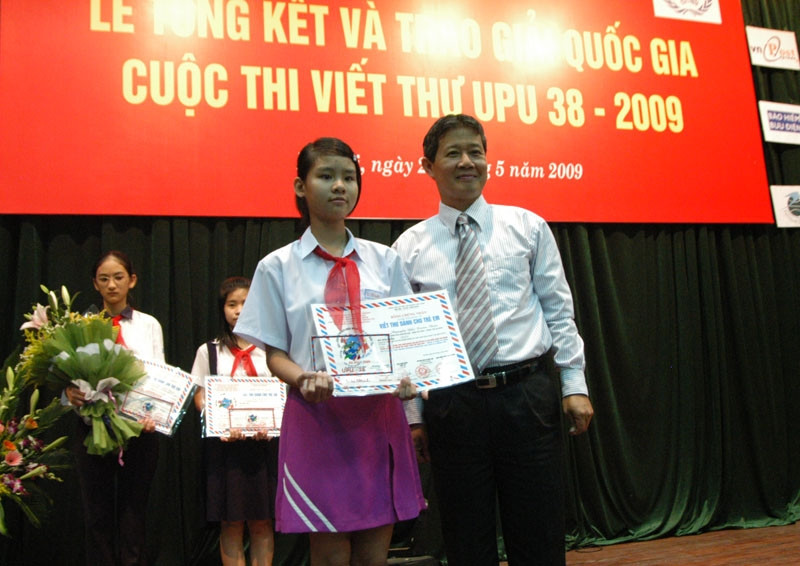 Nguyễn Đắc Xuân Thảo tại Lễ trao giải cuộc thi viết thư quốc tế UPU lần thứ 38