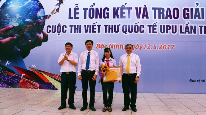 Nguyễn Đỗ Huyền Vi tại Lễ trao giải cuộc thi viết thư quốc tế UPU lần thứ 46