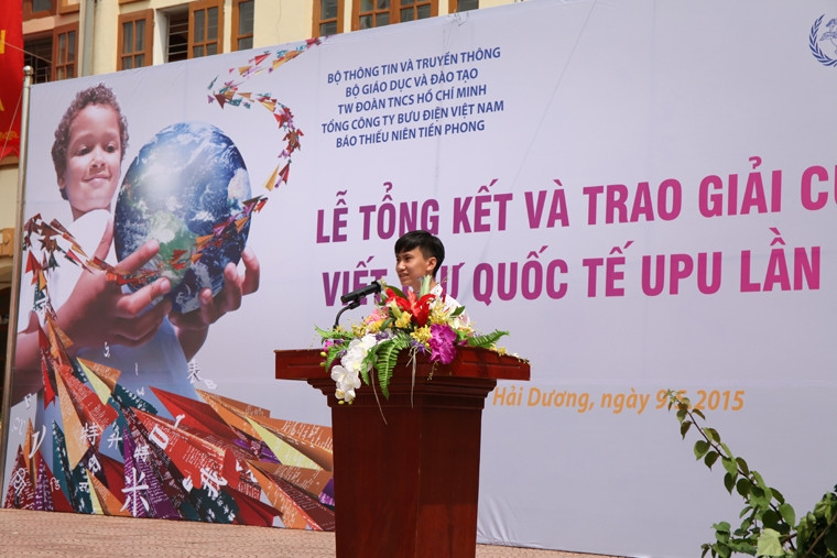 Trương Hoàng Nam tại Lễ trao giải cuộc thi viết thư quốc tế UPU lần thứ 44